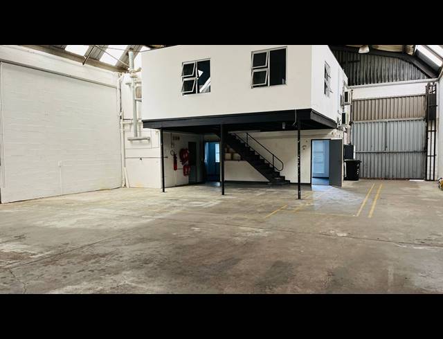 391M² WAREHOUSE TO LET IN PAARDEN EILAND